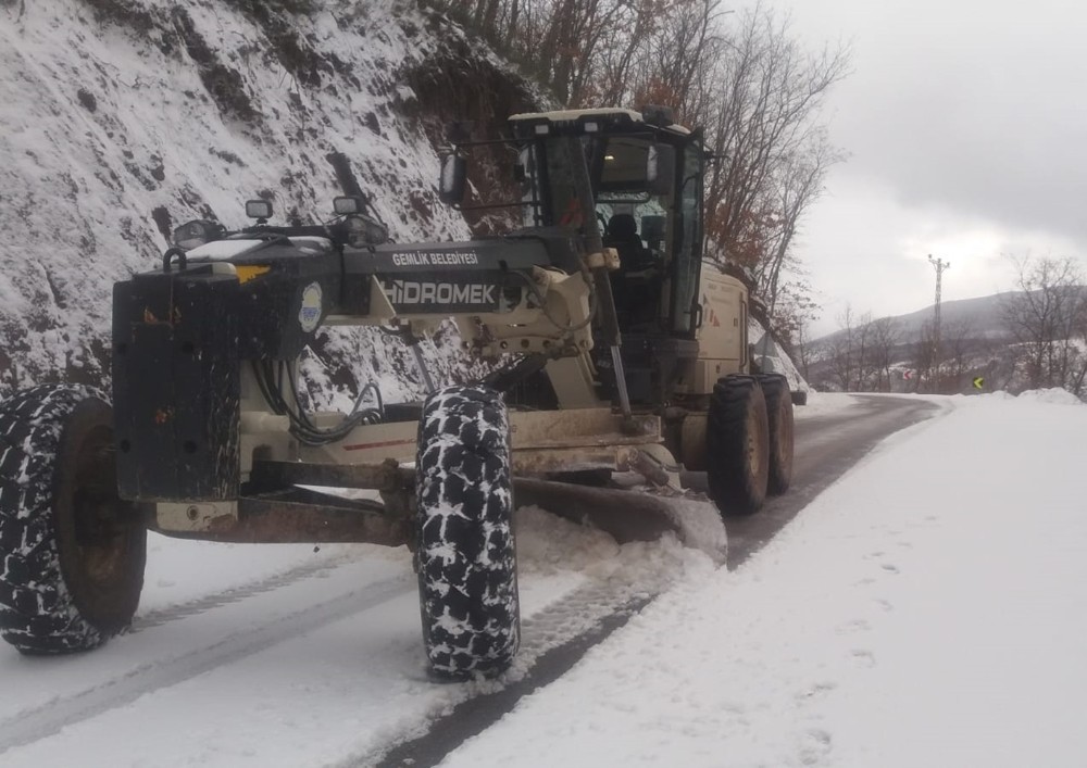 Gemlik’te kapanan yollara anında müdahale 