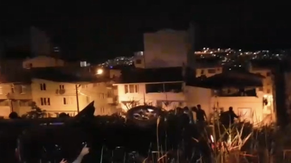 Gemlik’te kaza yapan araç takla atarak zeytinlik tarlasına uçtu: 3 yaralı 