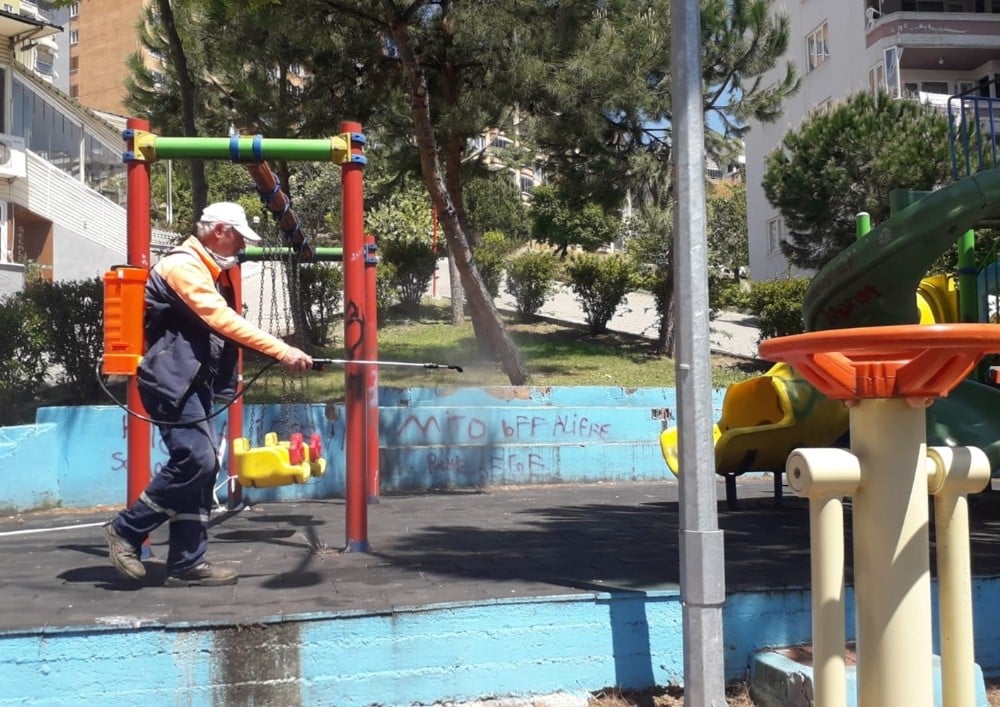 Gemlik’te parklar çocuklar için hazır 