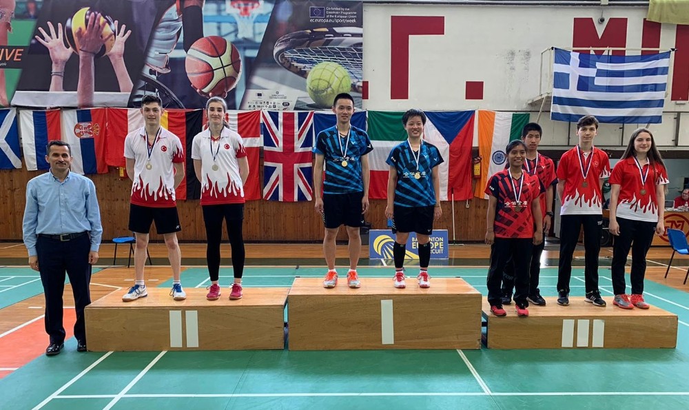 Genç badmintoncular başarıya doymuyor 