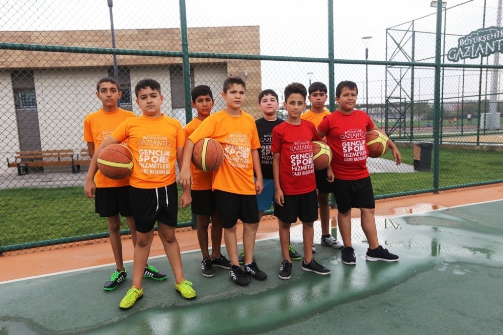 Genç basketbolcular Büyükşehir’de yetişiyor 