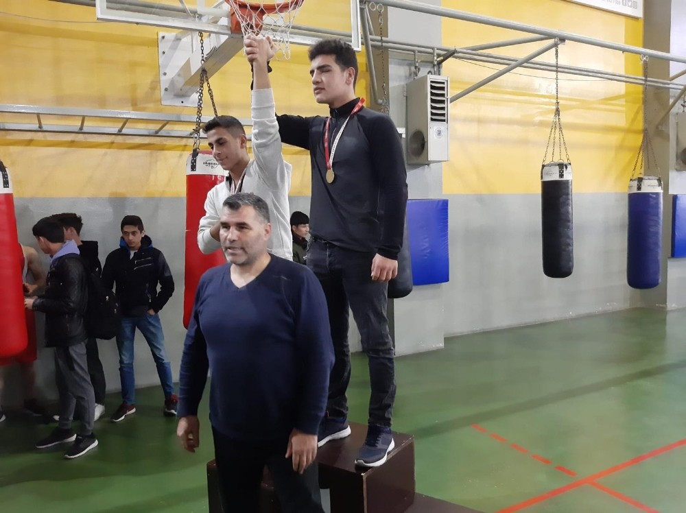 Genç Boksörler Okullar Arası İl Birinciliğinde Ringe Çıktı 