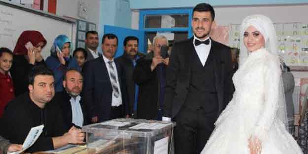 Genç çift düğünden önce sandığa gitti