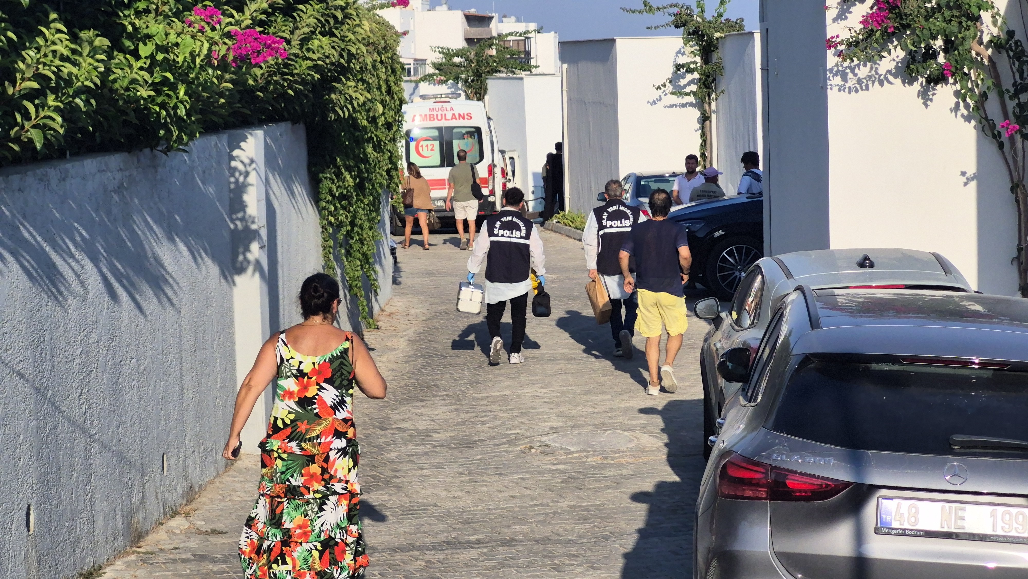 Genç çift evde başlarından vurulmuş halde ölü bulundu