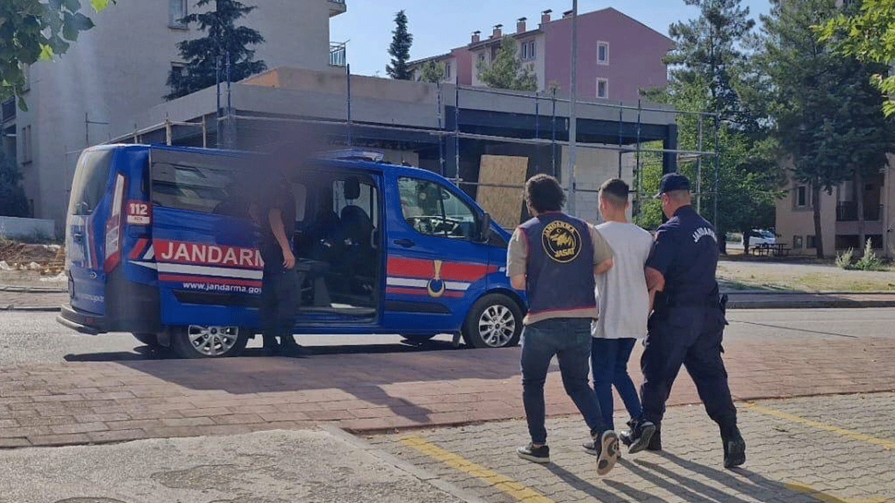 Genç çifte düğün öncesi büyük şok; Evde bıraktıkları 850 bin liralık takıları çalındı