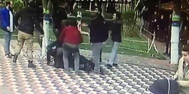 Genç çifte tekme tokat saldırdılar