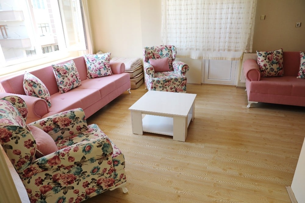 Genç çiftin hayalini kurduğu evi İlkadım donattı 