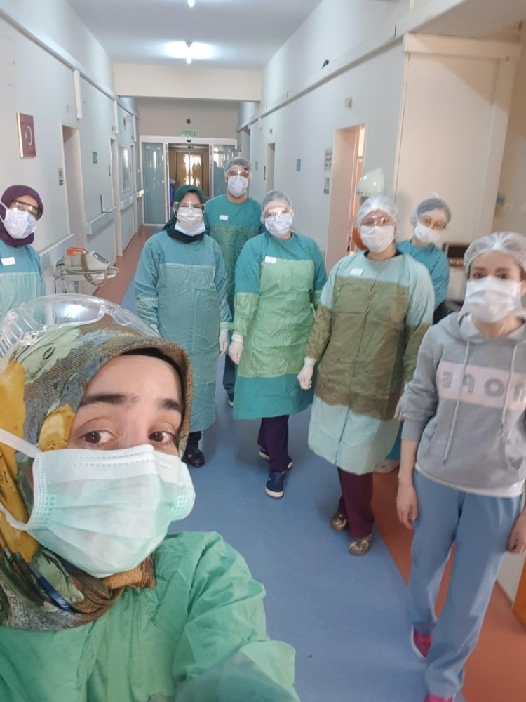 Genç doktor alkışlarla taburcu edildi 