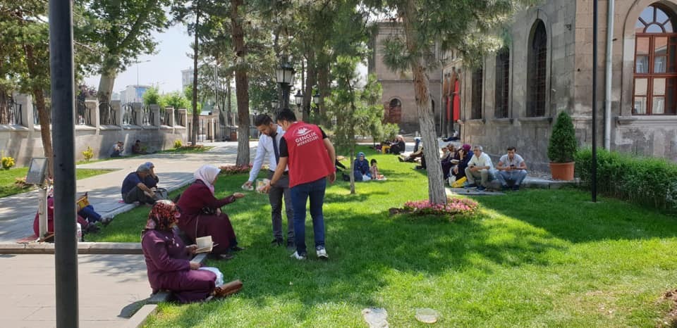 Genç Dönüşüm Projesi YKS’de ailelerin yanında oldu 