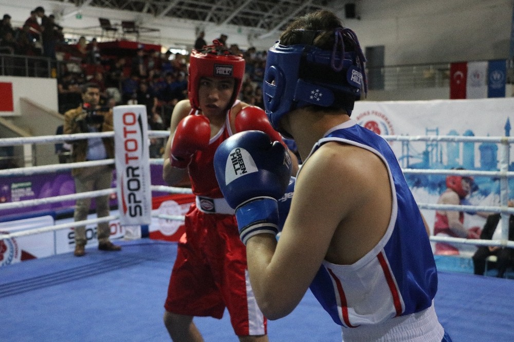 Genç Erkekler Türkiye Ferdi Boks Şampiyonası Mersin’de başladı 