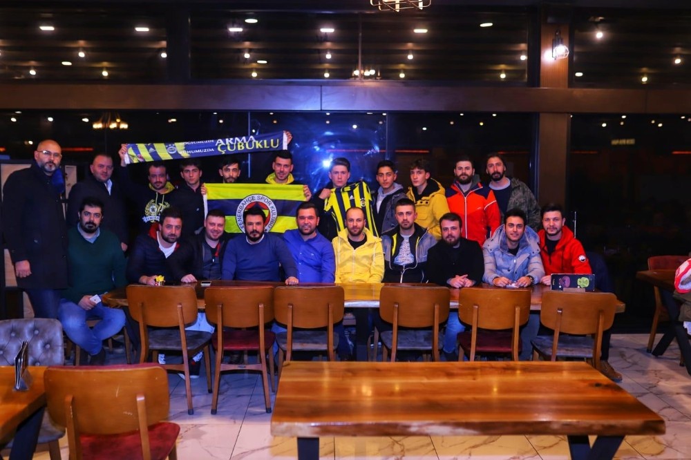 Genç Fenerbahçeliler Taraftar Grubu’ndan 300 aileye erzak yardımı 