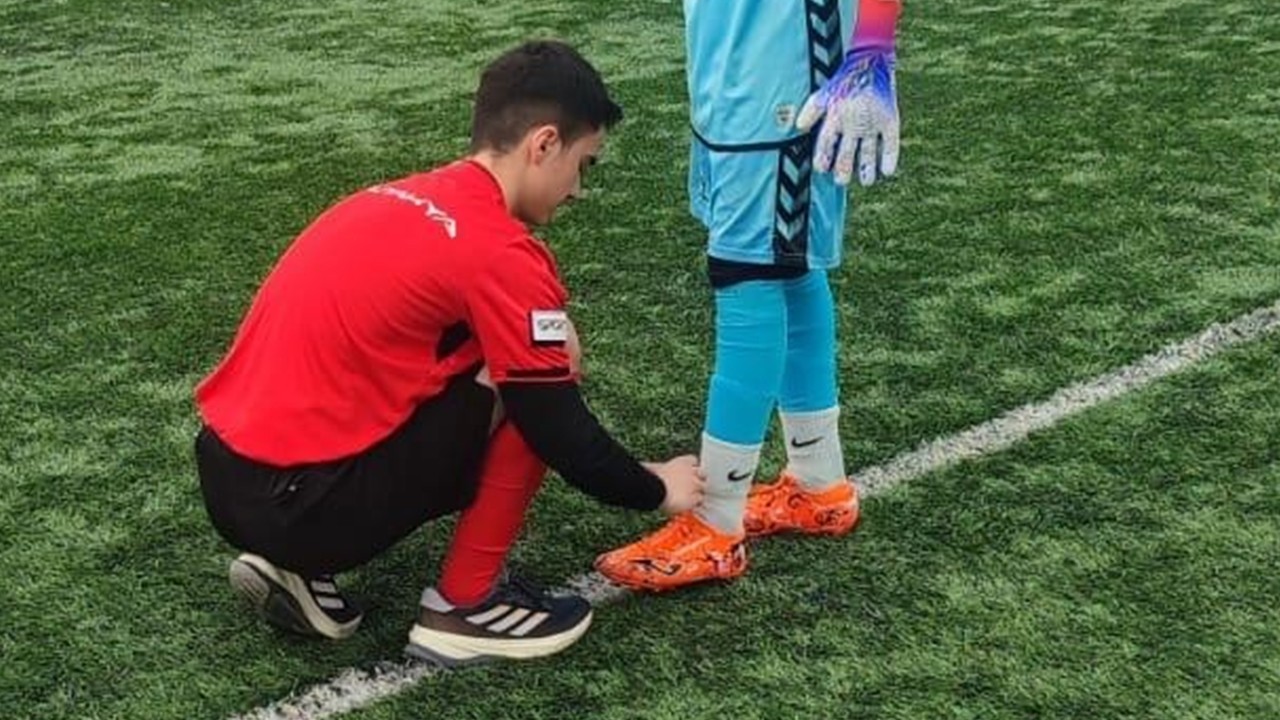 Genç hakemden alkışlanacak davranış