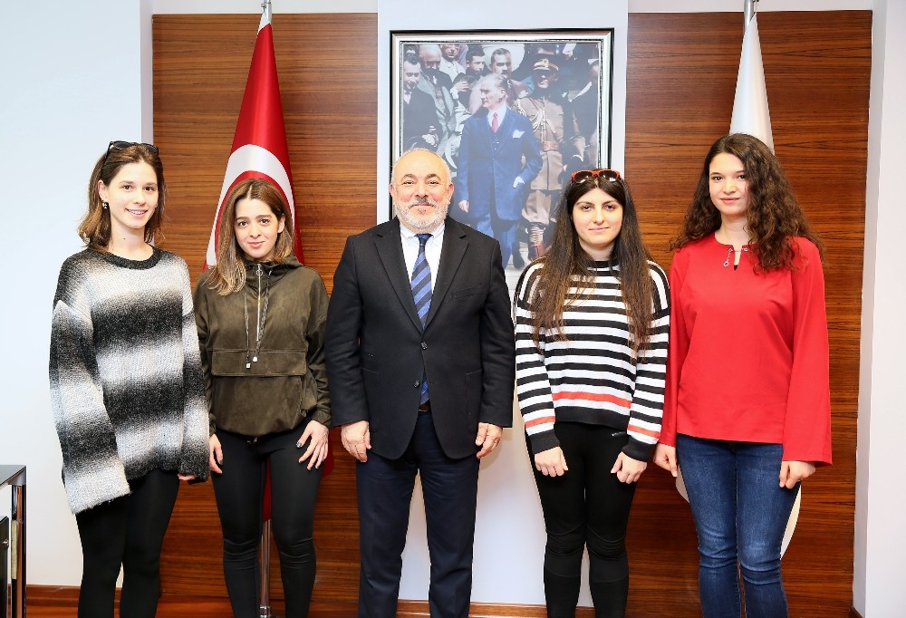 Genç hukukçular kadına şiddetle mücadele için yarıştı 