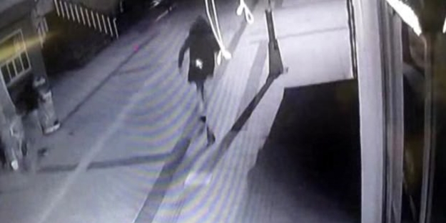Genç kadına kendi evinde dehşeti yaşattılar!
