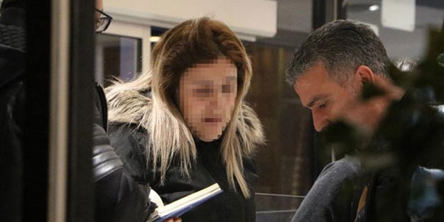Genç kadını evinin önünde gasp ettiler