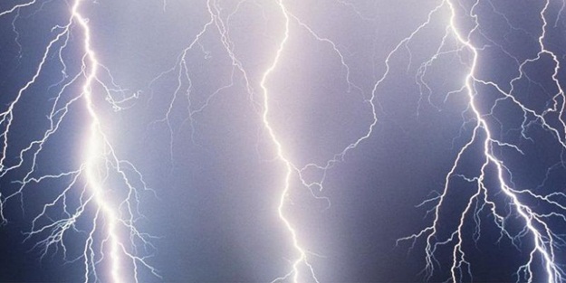 Genç kalecinin üzerine yıldırım düştü