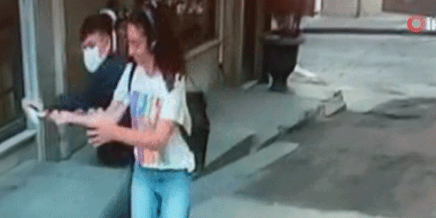 Genç kız Taksim’in göbeğinde şoku yaşadı