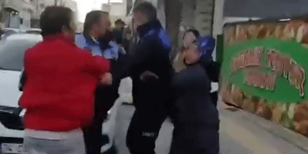 Genç kızı darp etti! Annesi parke taşı ile saldırdı