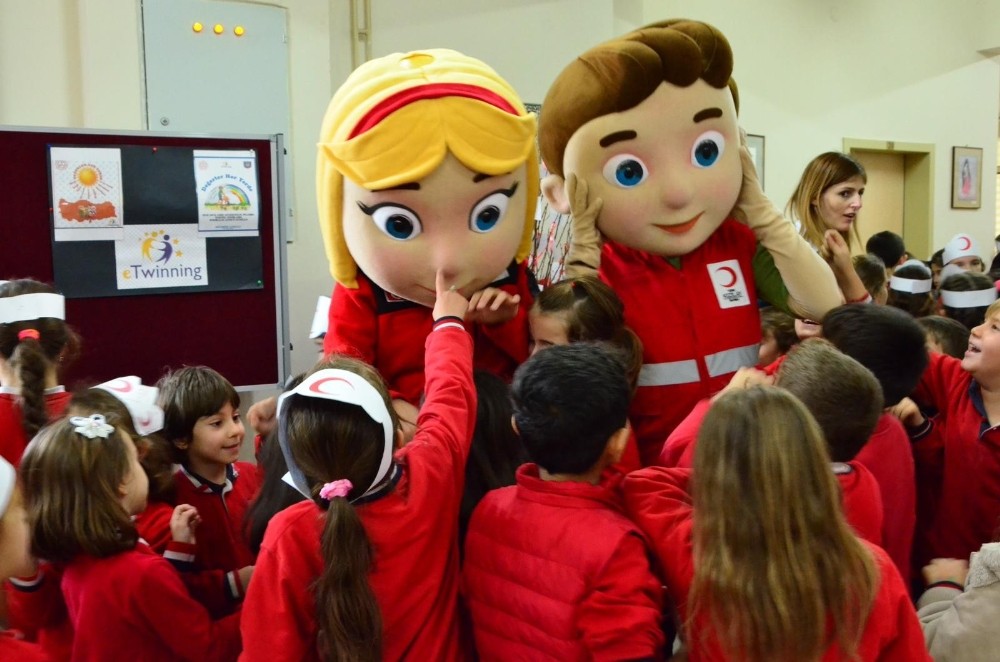 Genç Kızılay ‘iyilik’ ruhunu öğrencilere anlattı 