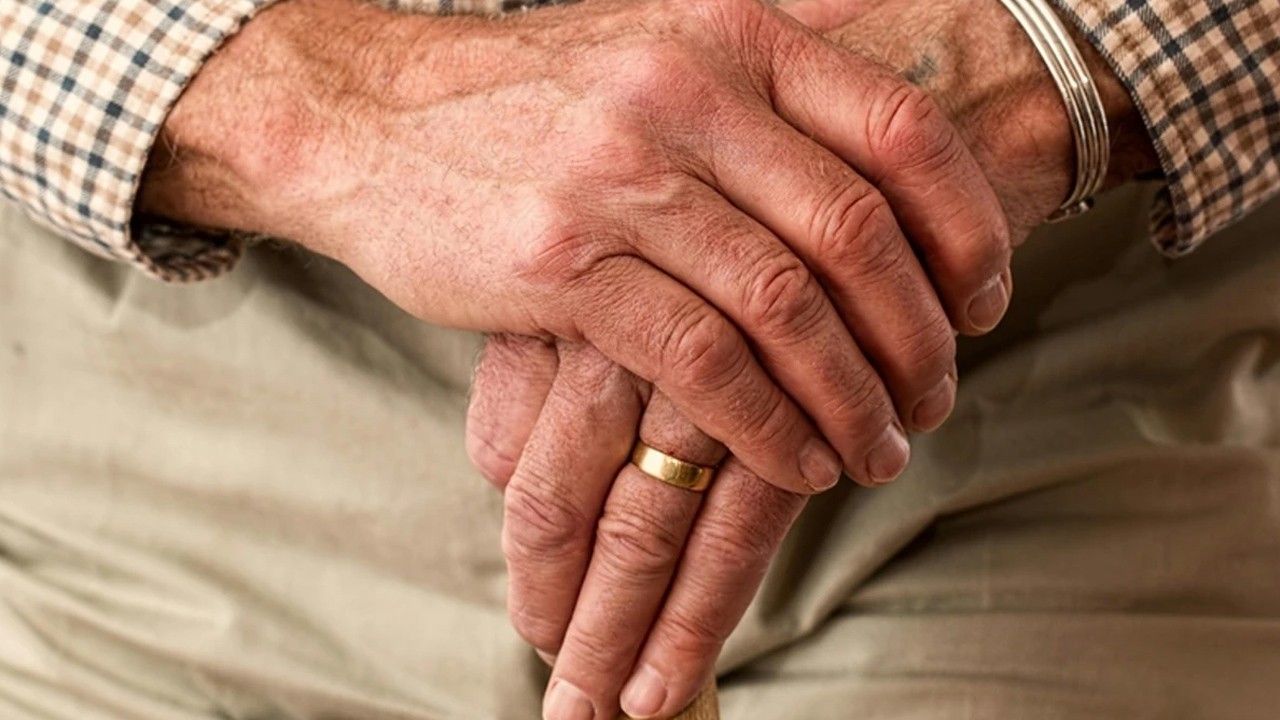 Genç nüfus eriyor! Almanya'yı 27 yıl sonra bekleyen tehlike