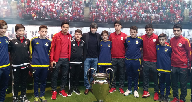 Genç oyuncular Goal Sergisi’ni gezdi