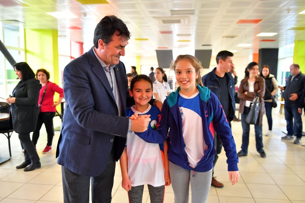Genç Raketler Şampiyonluk İçin Ter Döktü 