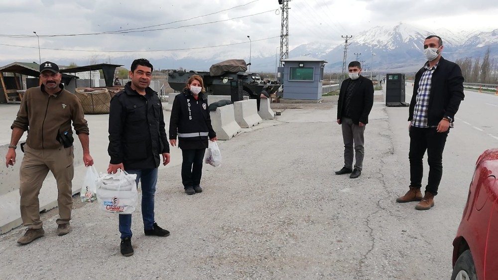 Genç Şavak Derneğinden polislere ziyaret 