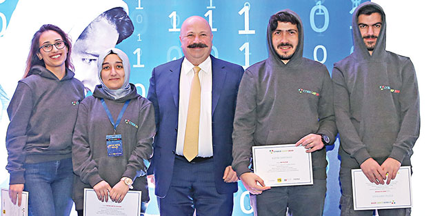 Genç siber güvenlik uzmanları Cyber Camp’ta yetişiyor