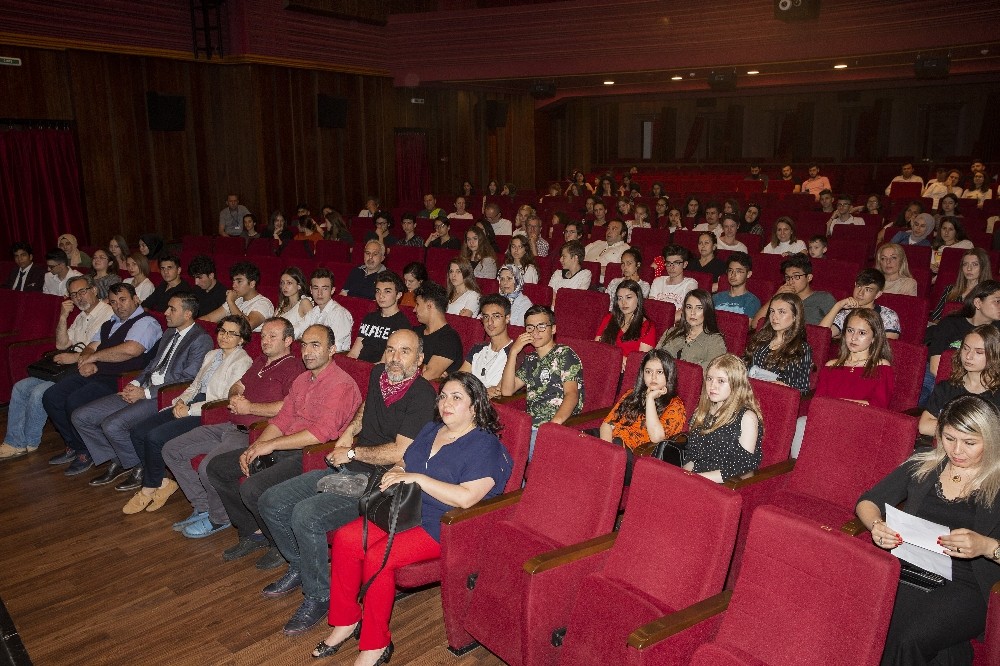 Genç sinemacılara tam not 