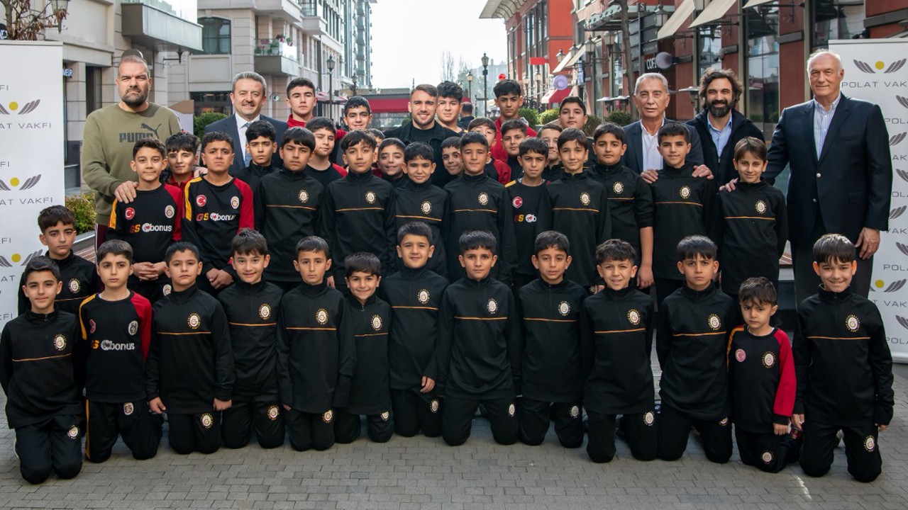 Genç sporcular İstanbul’da Galatasaraylı futbolcularla tanıştı! İstanbul’da tarihi keşfe çıktılar