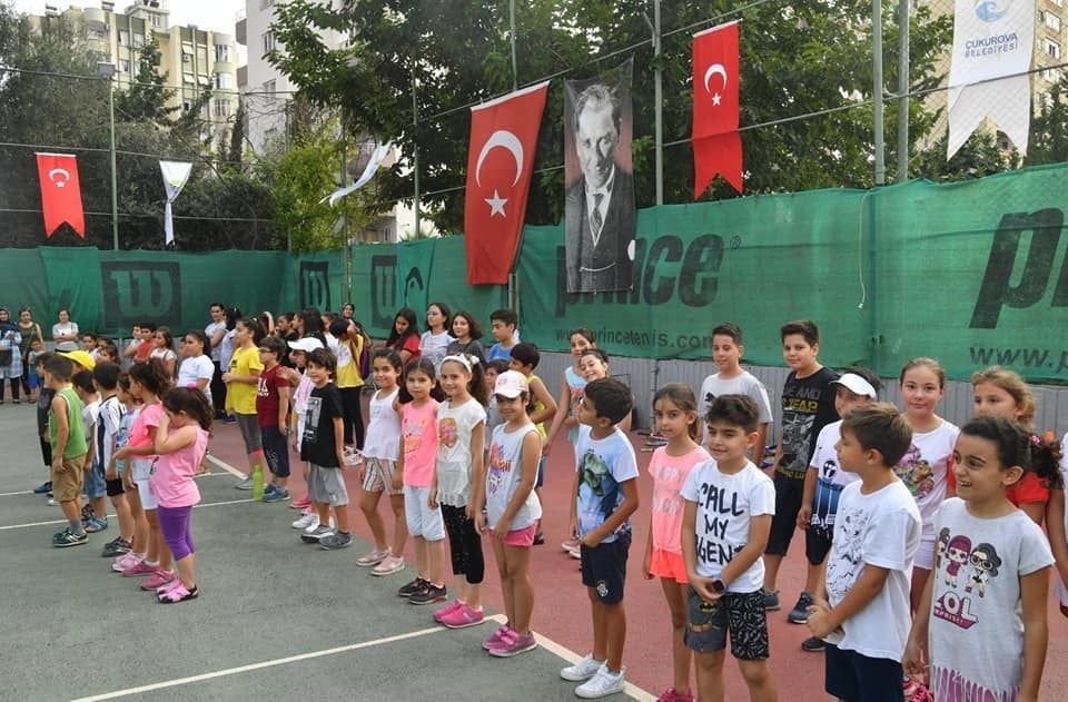 Genç tenisçiler sertifikalarını aldı 