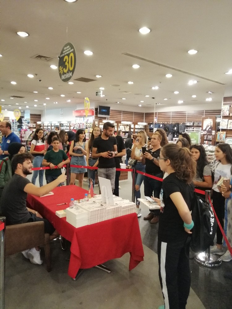 Genç yazara Denizli’de büyük ilgi 