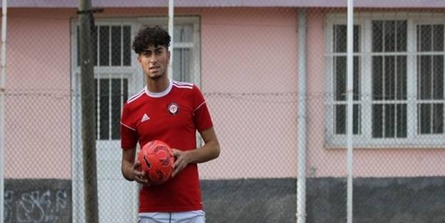Çorum FK U19 takımındaki genç yetenek Murat Aşkın dikkatleri üstüne çekti!