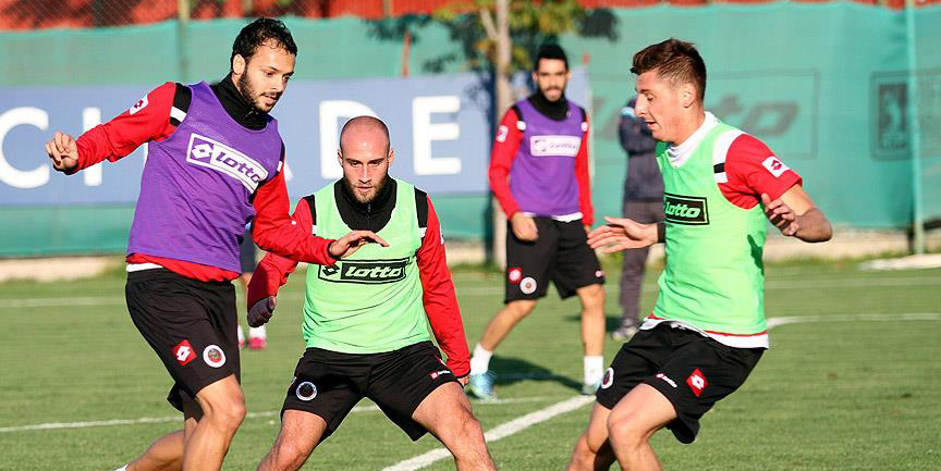 Gençler, Aslan'a bileniyor!