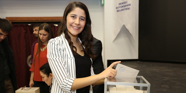 “Gençler bizim göz bebeğimizdir”