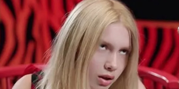 Gençler, bu edepsizi örnek almayın!