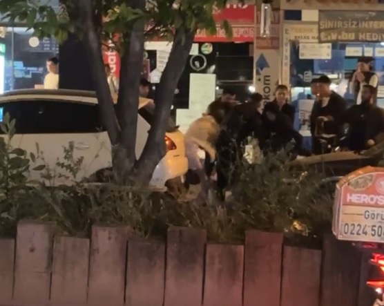 Gençler caddeyi adeta ringe çevirdi