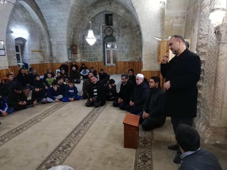 Gençler camide buluşuyor 