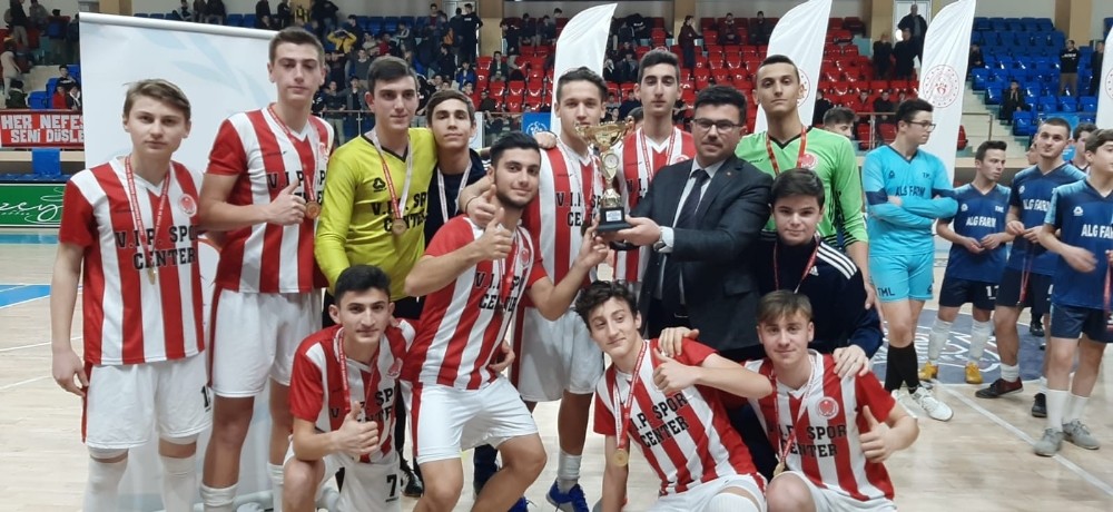 Gençler futsal müsabakaları tamamlandı 