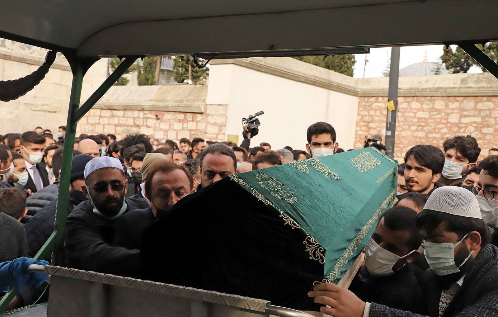 Gençler, gözyaşlarıyla uğurlandı