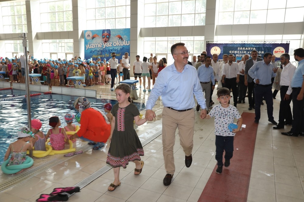 Gençler mutluluğa kulaç attılar 