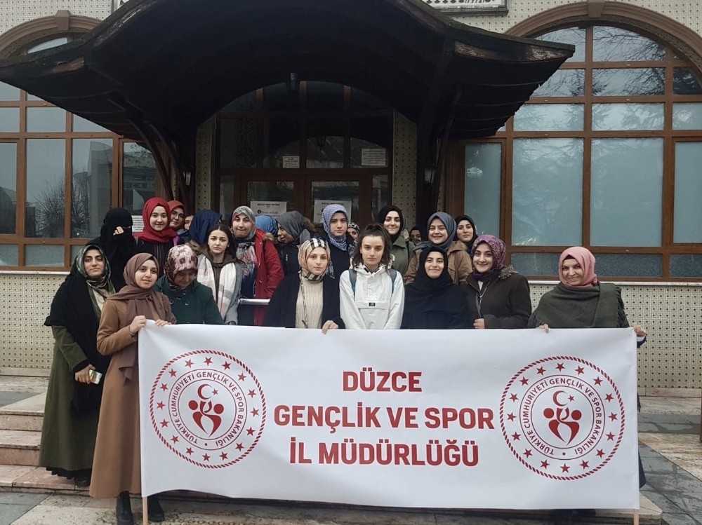 Gençler sabah namazında buluşmaya devam ediyor 