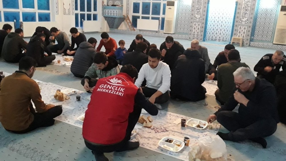 Gençler sabah namazında buluştu 