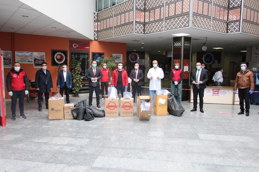 Gençler, sağlık çalışanları için seferber oldu 