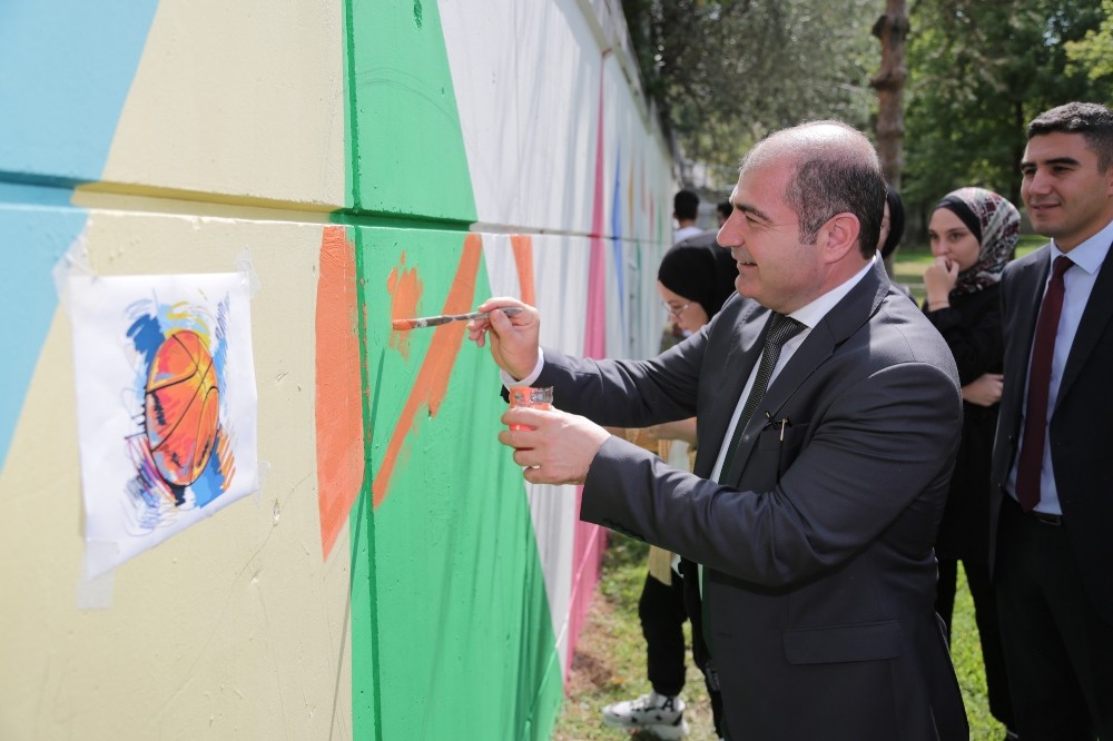 Gençler şehre ‘renk’ kattı 