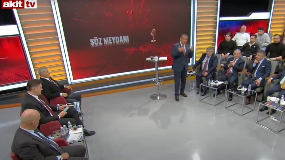 Gençler sordu konuklar cevapladı! Erkan Tan ile Söz Meydanı’na yoğun ilgi