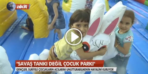 Gençler, Suriyeli çocukların acılarını unutturabilmenin hayalini kuruyor!