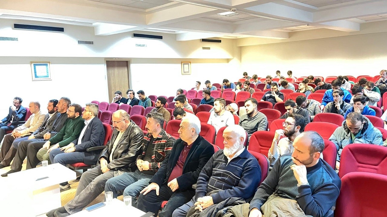 Gençler tefekkür için buluştu