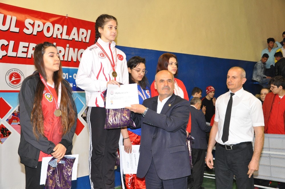 Gençler Türkiye Okullar Kick Boks Şampiyonası 