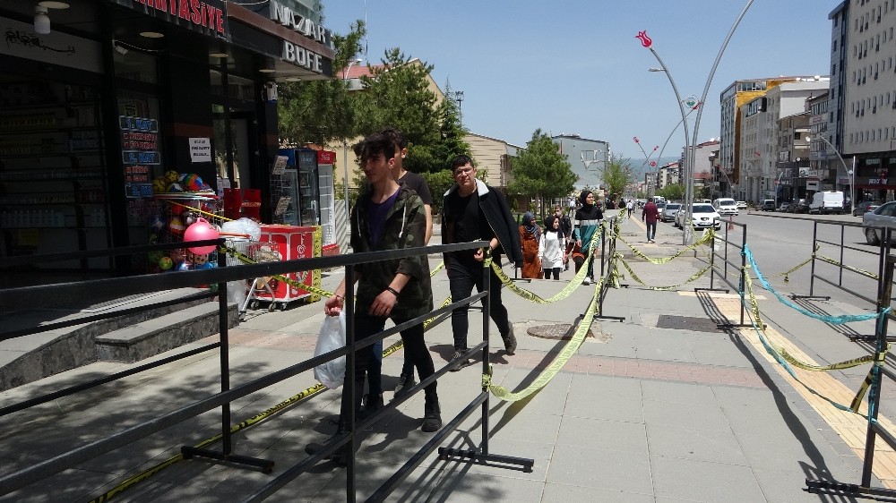 Gençler uzun süre sonra dışarı çıktı 